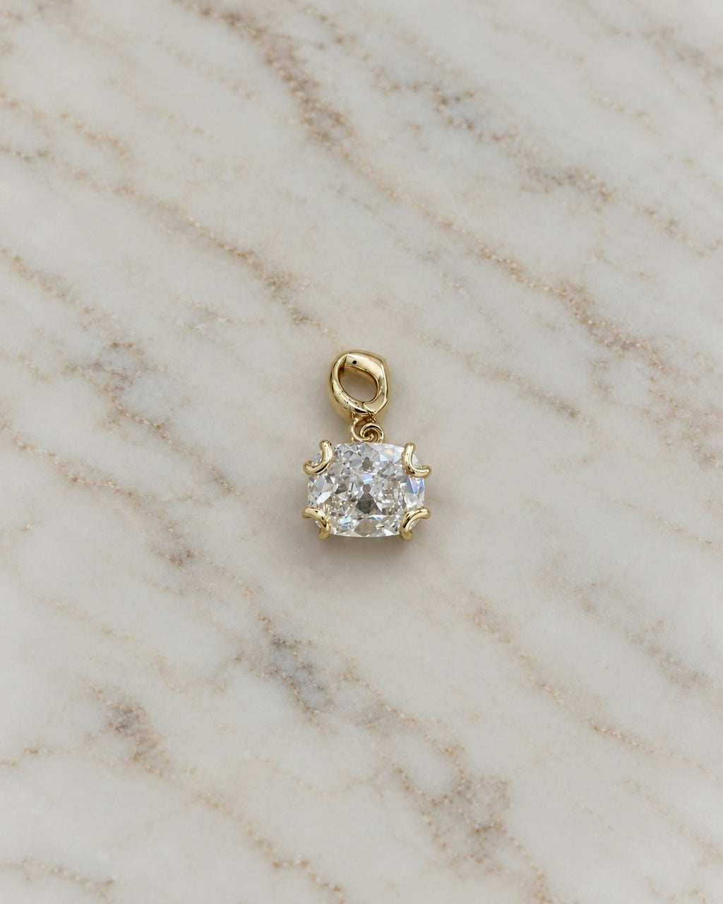 The Femme Pendant