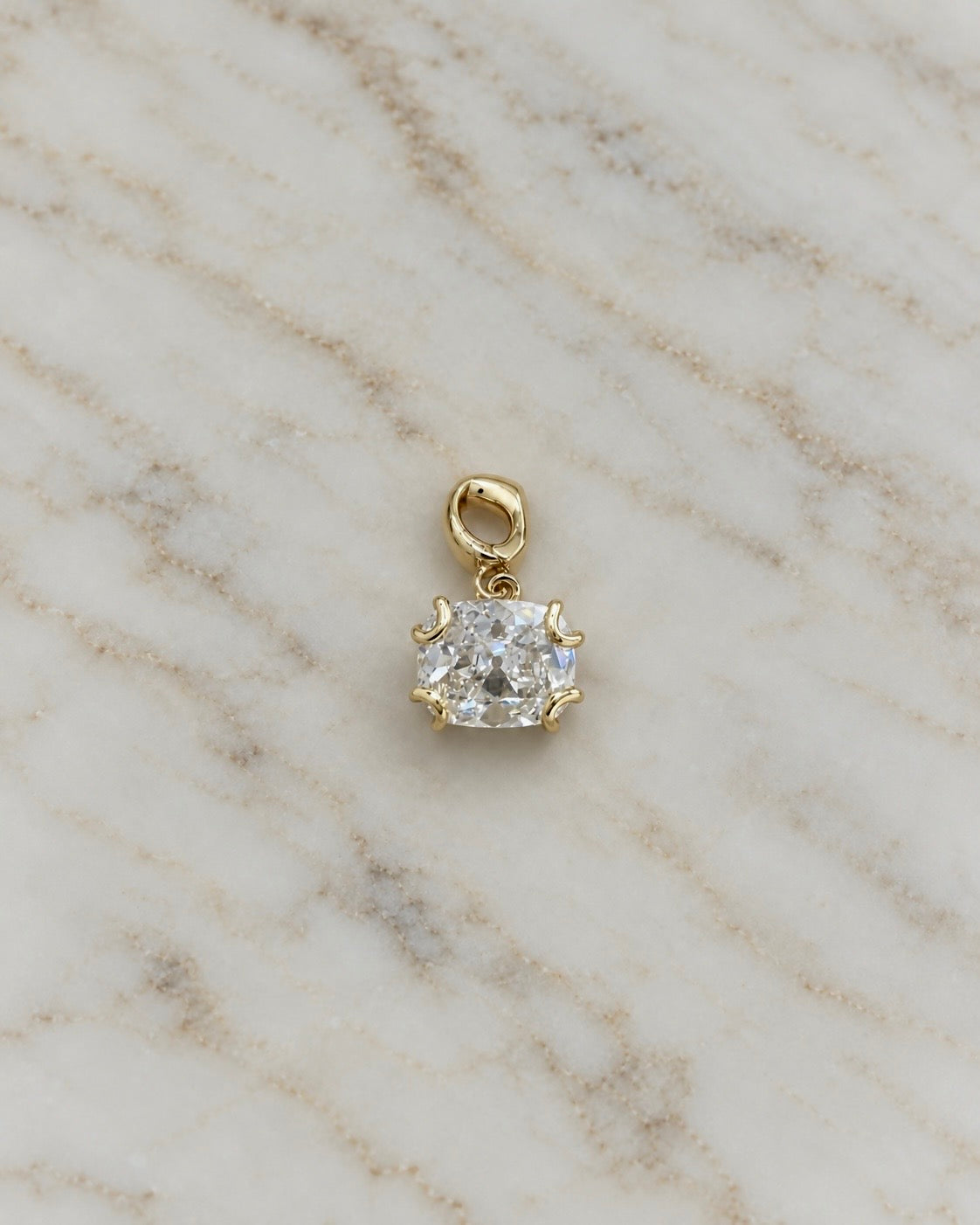 The Femme Pendant