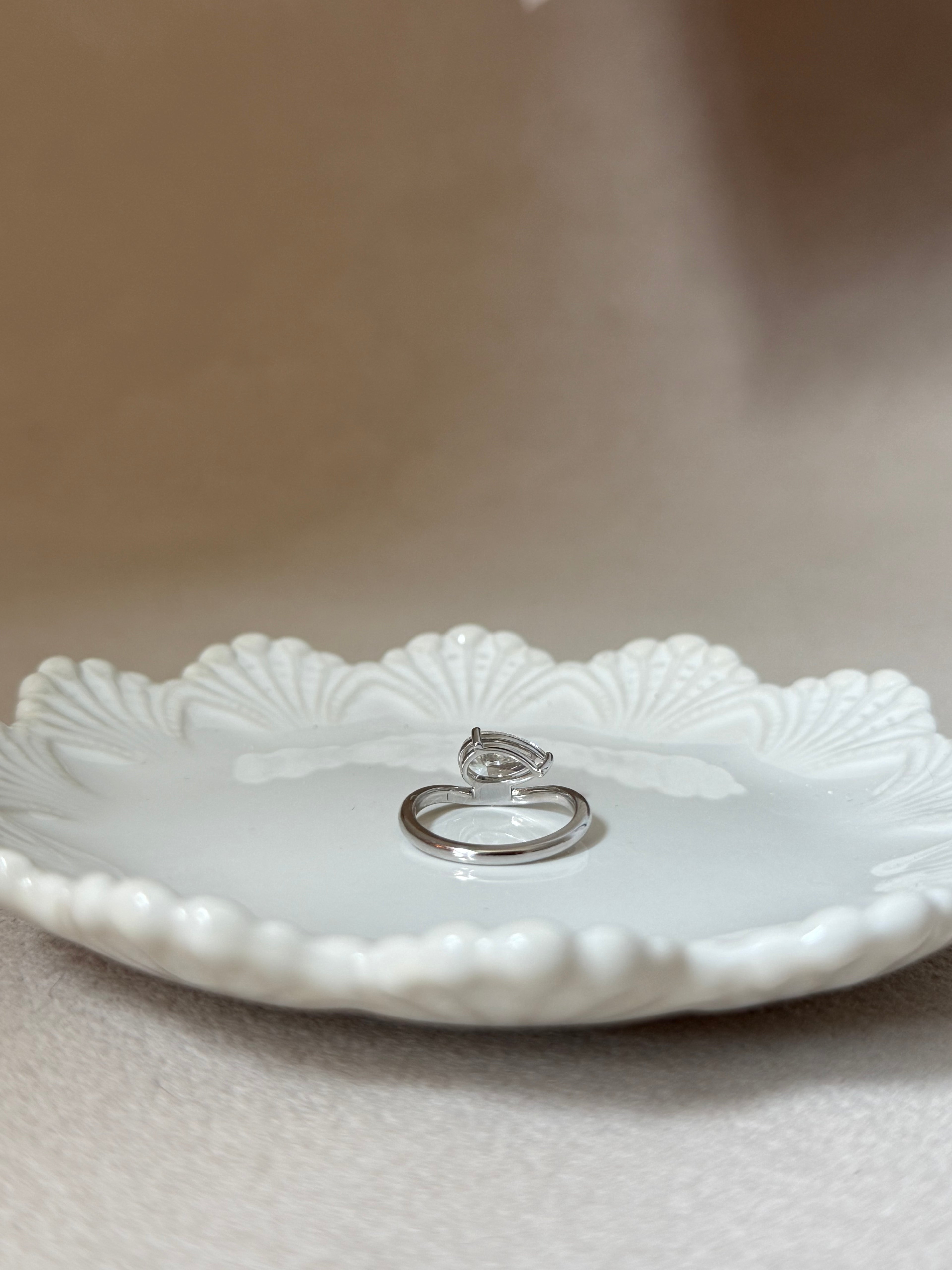 Sample—The Cove: Pear-Cut Lab Diamond Wavy Ring